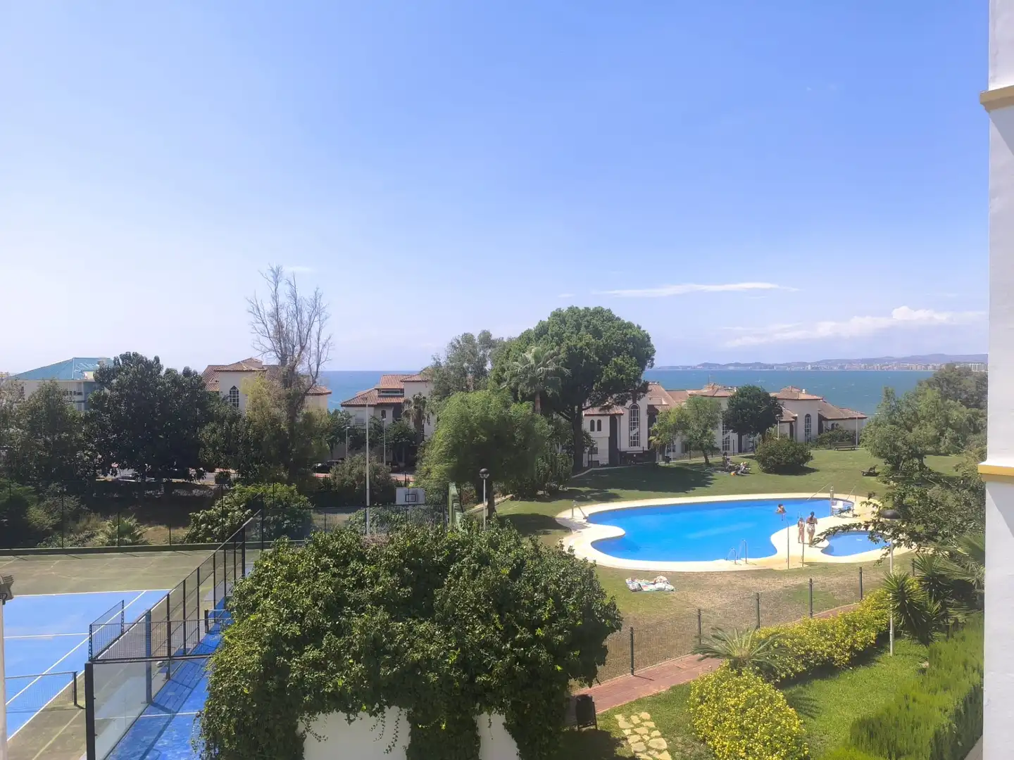 Jardí de Apartament de lloguer en Benalmádena amb Terrassa, Moblat i Piscina comunitària