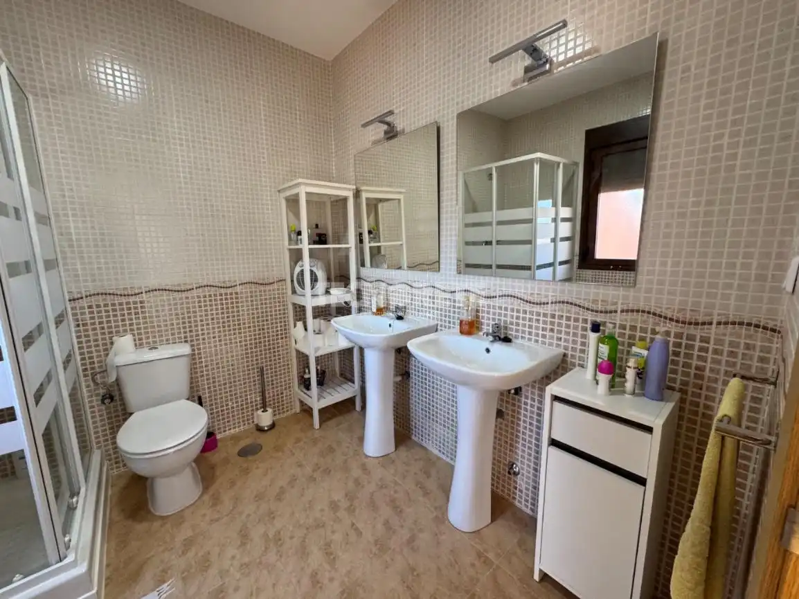 Baño de Casa o chalet en venta en Cebolla con Aire acondicionado, Calefacción y Jardín privado