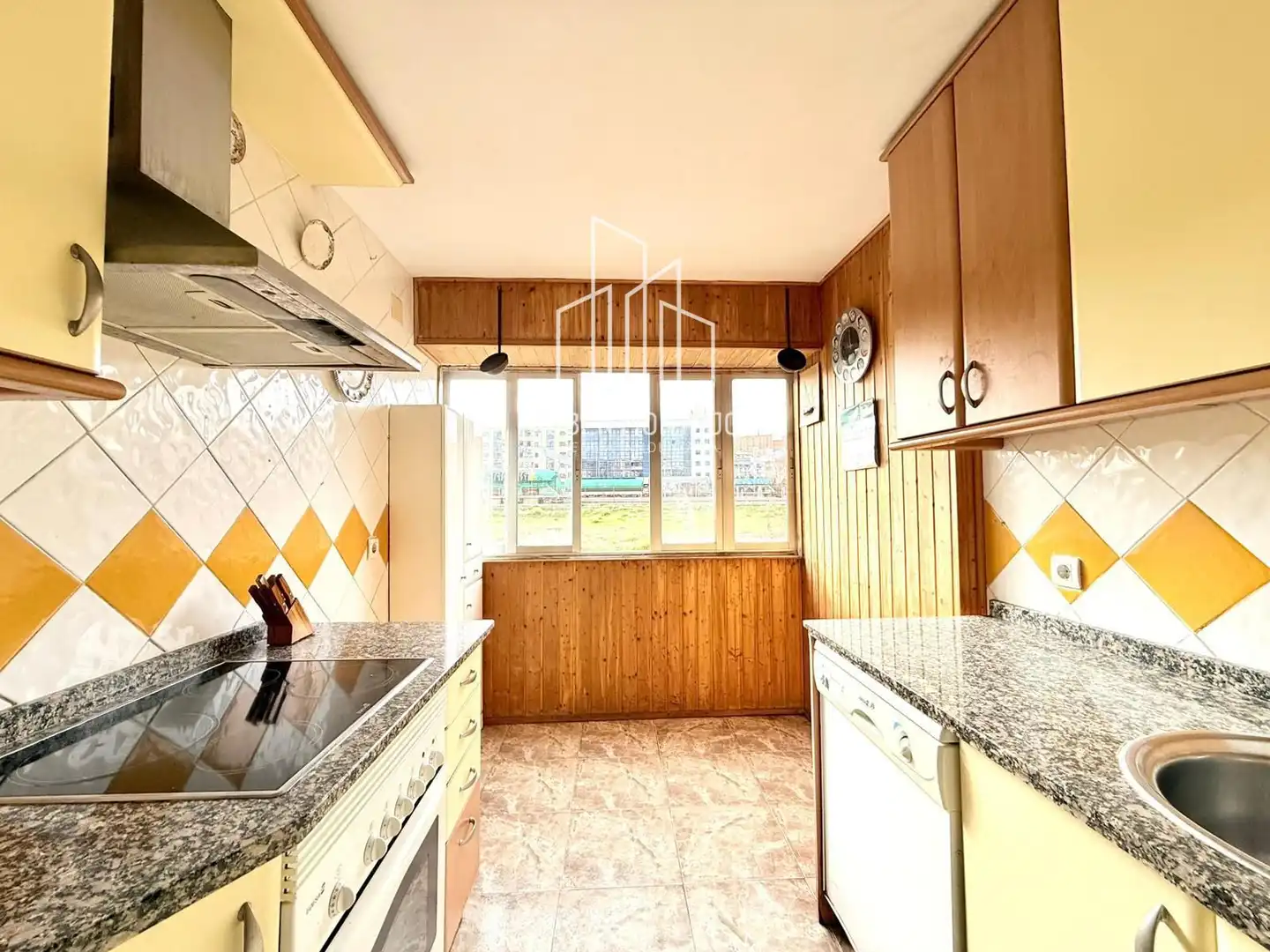 Kitchen of Flat for sale in Salamanca  with Heating, Oven and Washing machine