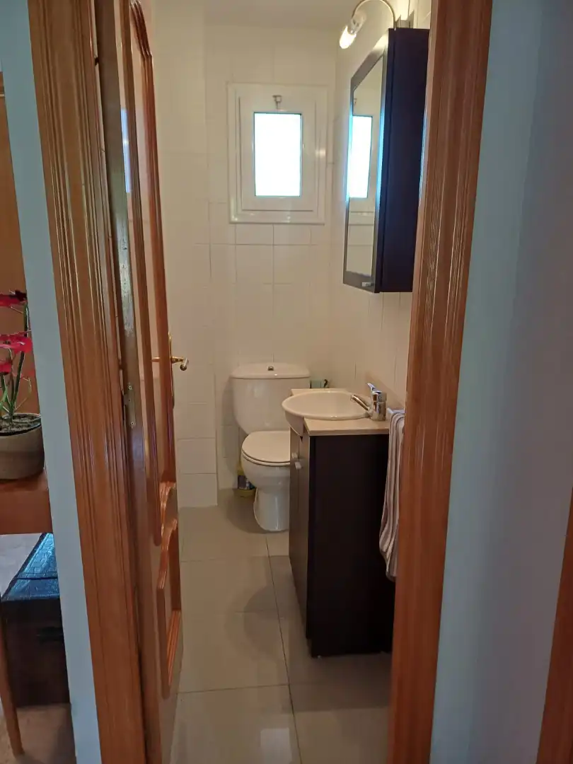 Badezimmer von Einfamilien-Reihenhaus zum Verkauf in Castellbisbal mit Klimaanlage, Heizung und Privatgarten