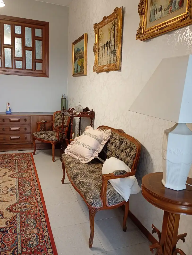 Sala d'estar de Casa adosada en venda en Gijón  amb Calefacció, Jardí privat i Terrassa