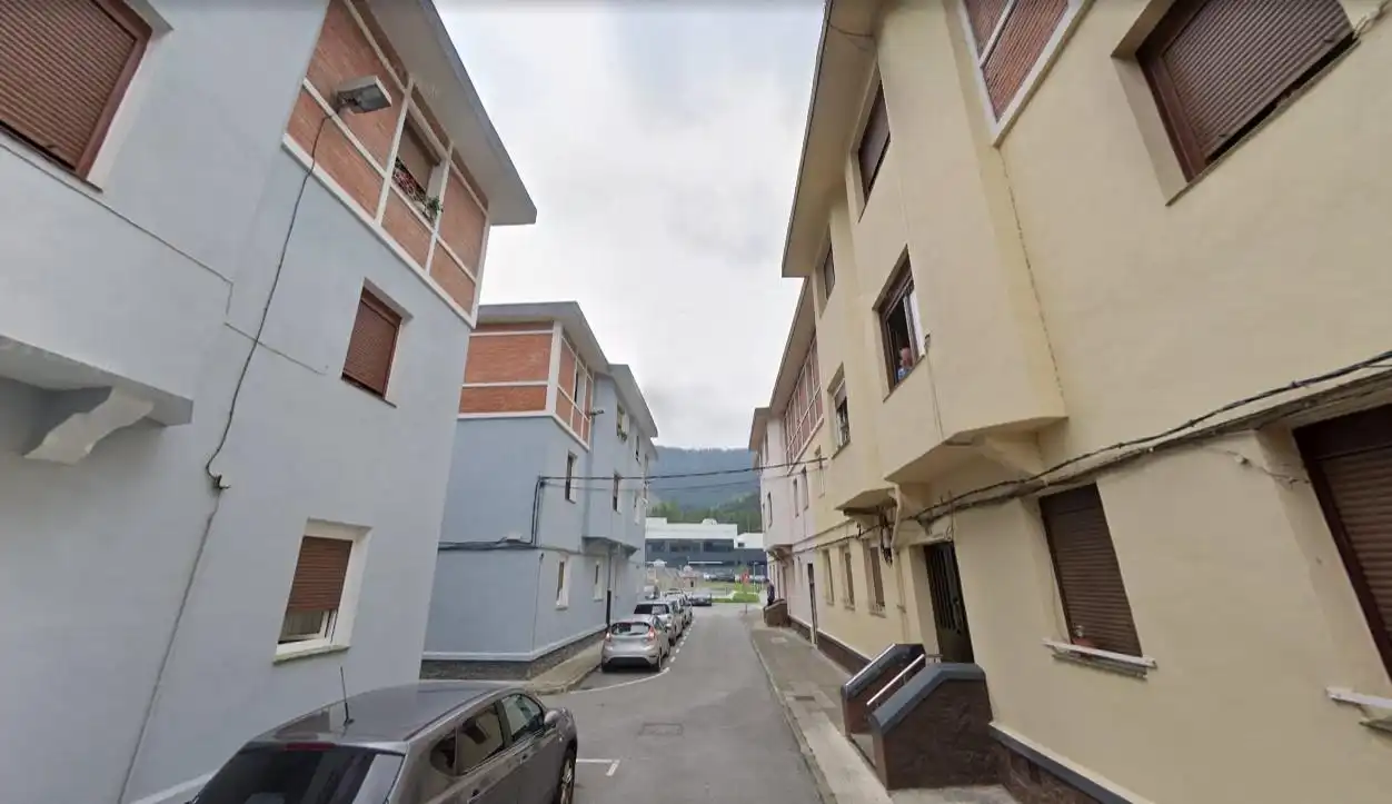 Vista exterior de Piso en venta en Alonsotegi