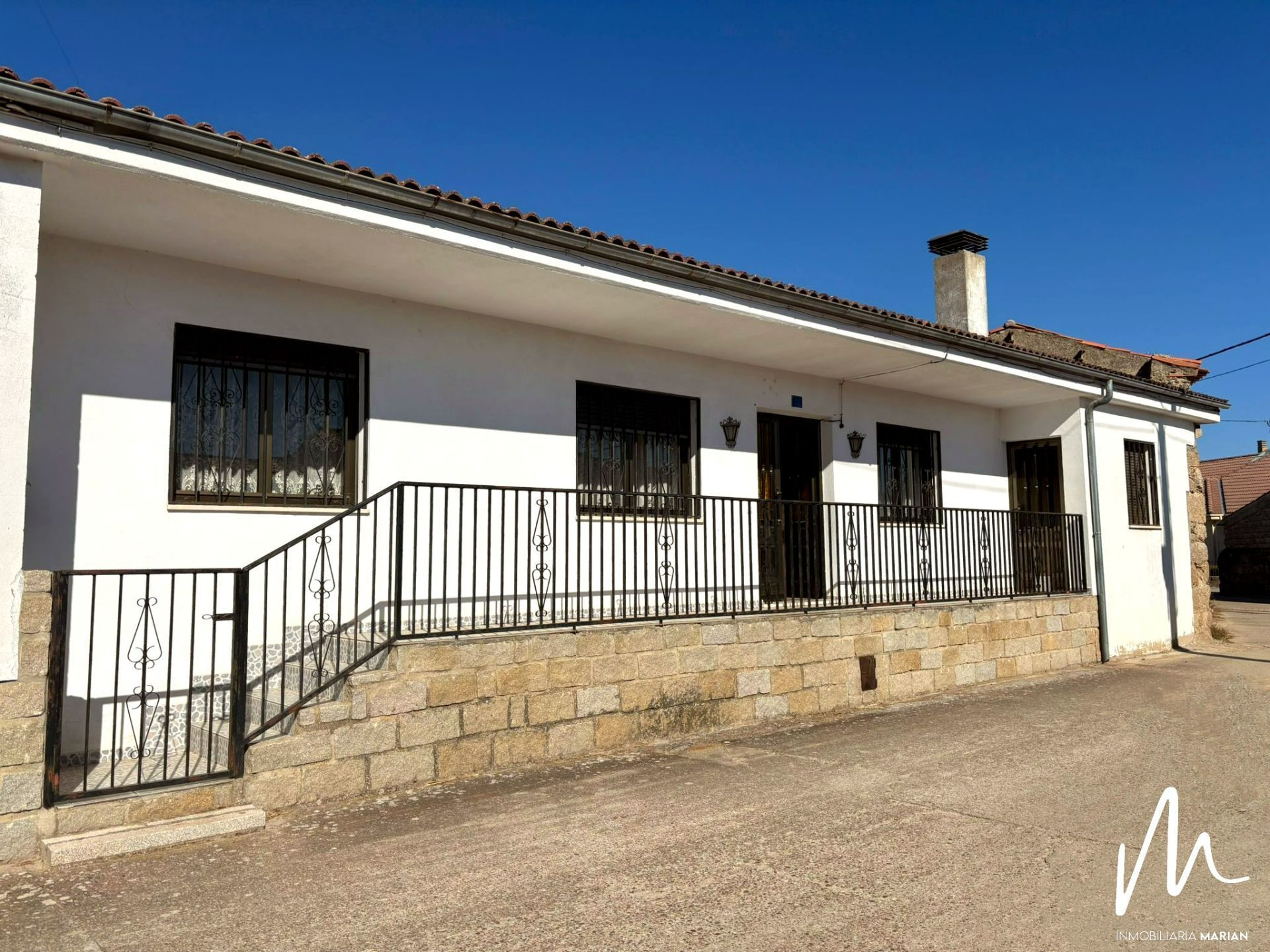 Vista exterior de Finca rústica en venda en Villar del Buey amb Calefacció, Jardí privat i Traster