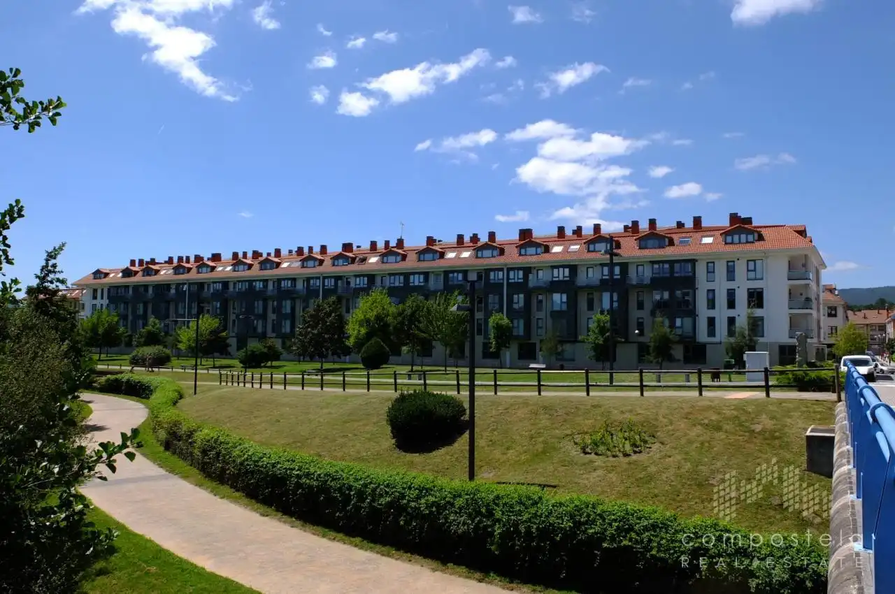Dachboden zur Miete in Rúa do Agrelo, Bertamirans