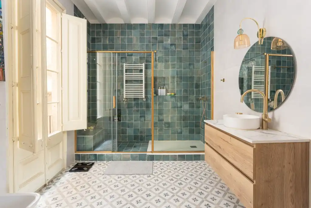 Badezimmer von Wohnungen zum Verkauf in Barcelona mit Heizung, Abstellraum und Balkon
