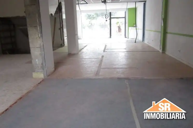 Local comercial en alquiler en Rúa Constitución 26