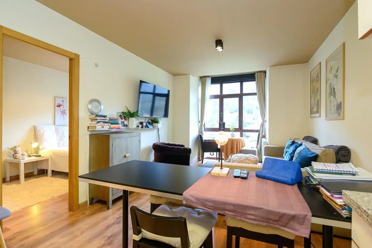 Sala de estar de Piso en venta en Aller con Calefacción, Trastero y Amueblado