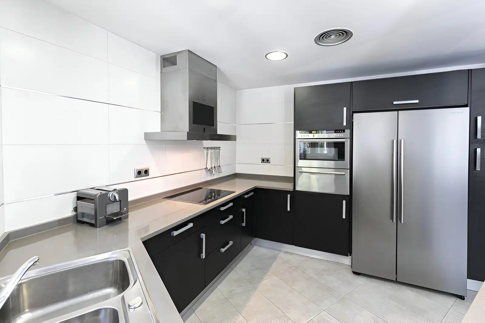 Cocina de Casa o chalet en venta en Marbella con Aire acondicionado, Jardín privado y Terraza