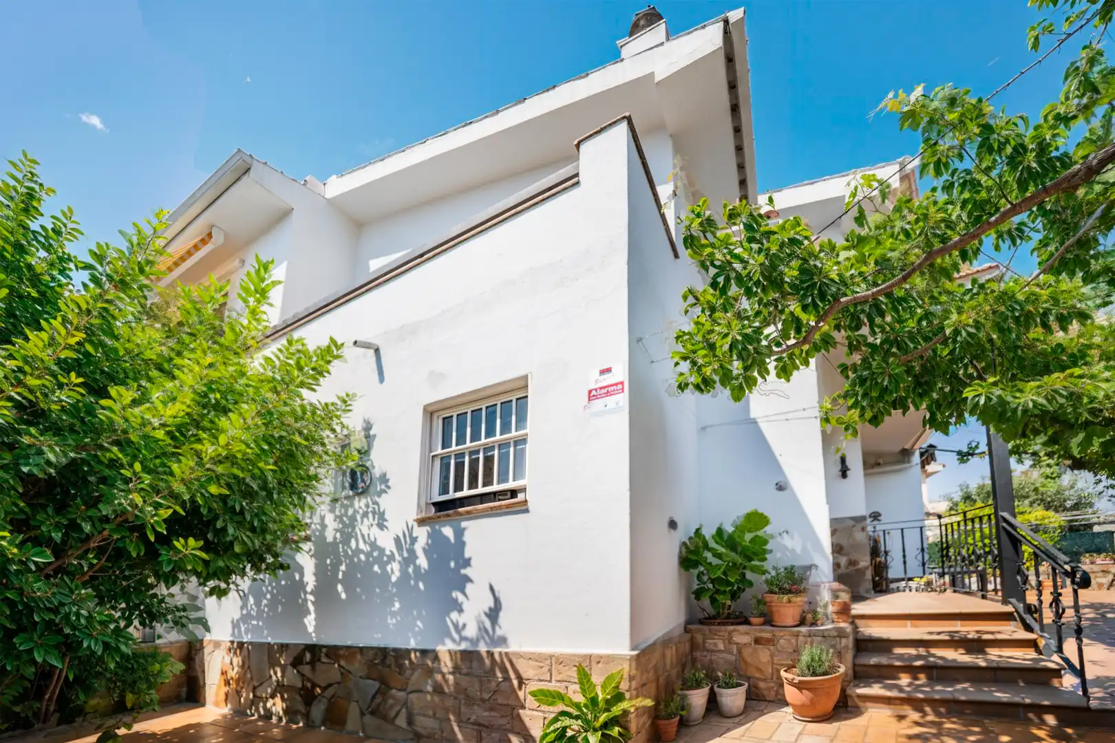 Vista exterior de Casa o chalet en venta en Santa Perpètua de Mogoda con Calefacción, Terraza y Trastero