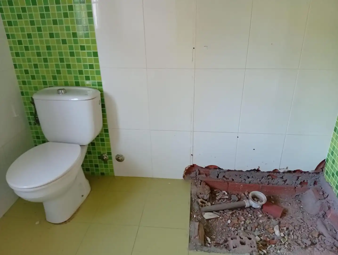 Bany de Casa o xalet en venda en Outeiro de Rei amb Jardí privat
