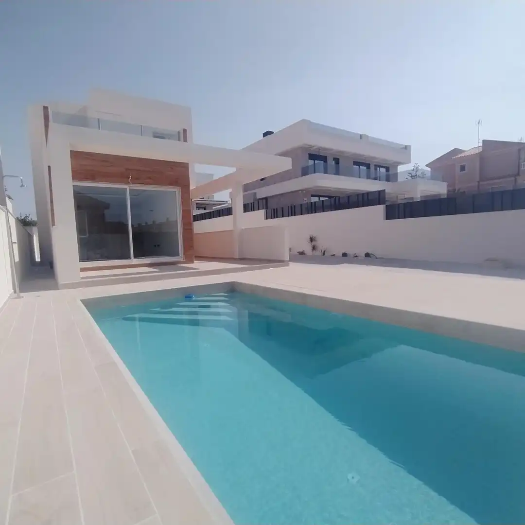 Chalet con piscina en venta en Nueva Torrevieja - Aguas Nuevas, imagen 2