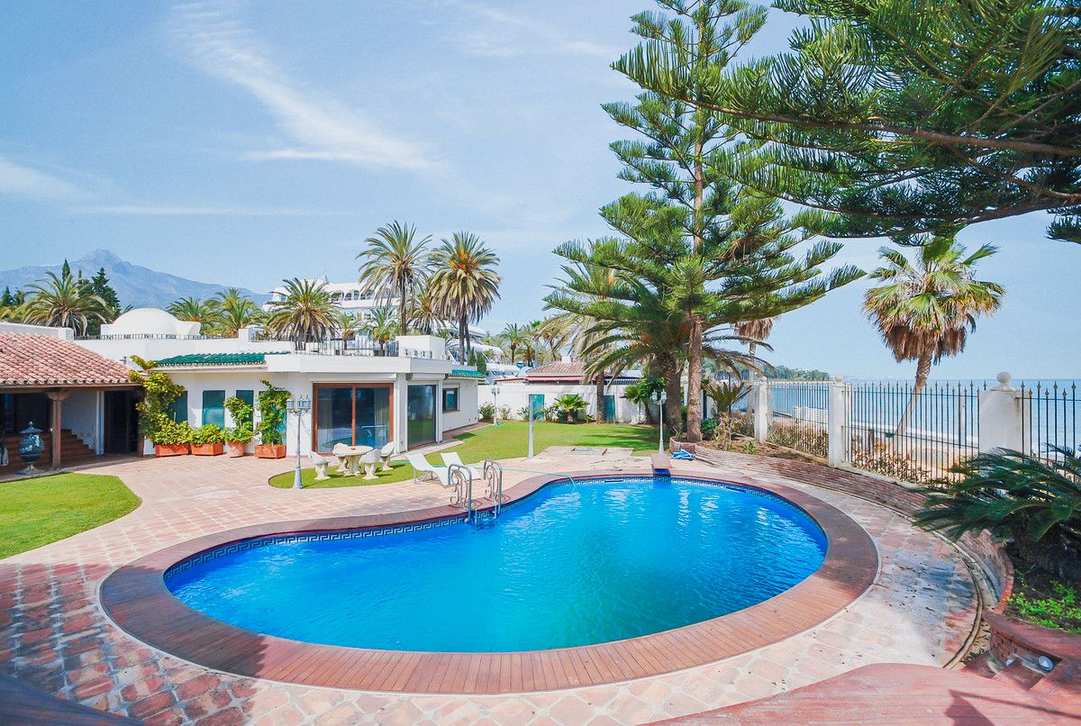 Piscina de Casa o xalet en venda en Marbella amb Aire condicionat, Jardí privat i Terrassa