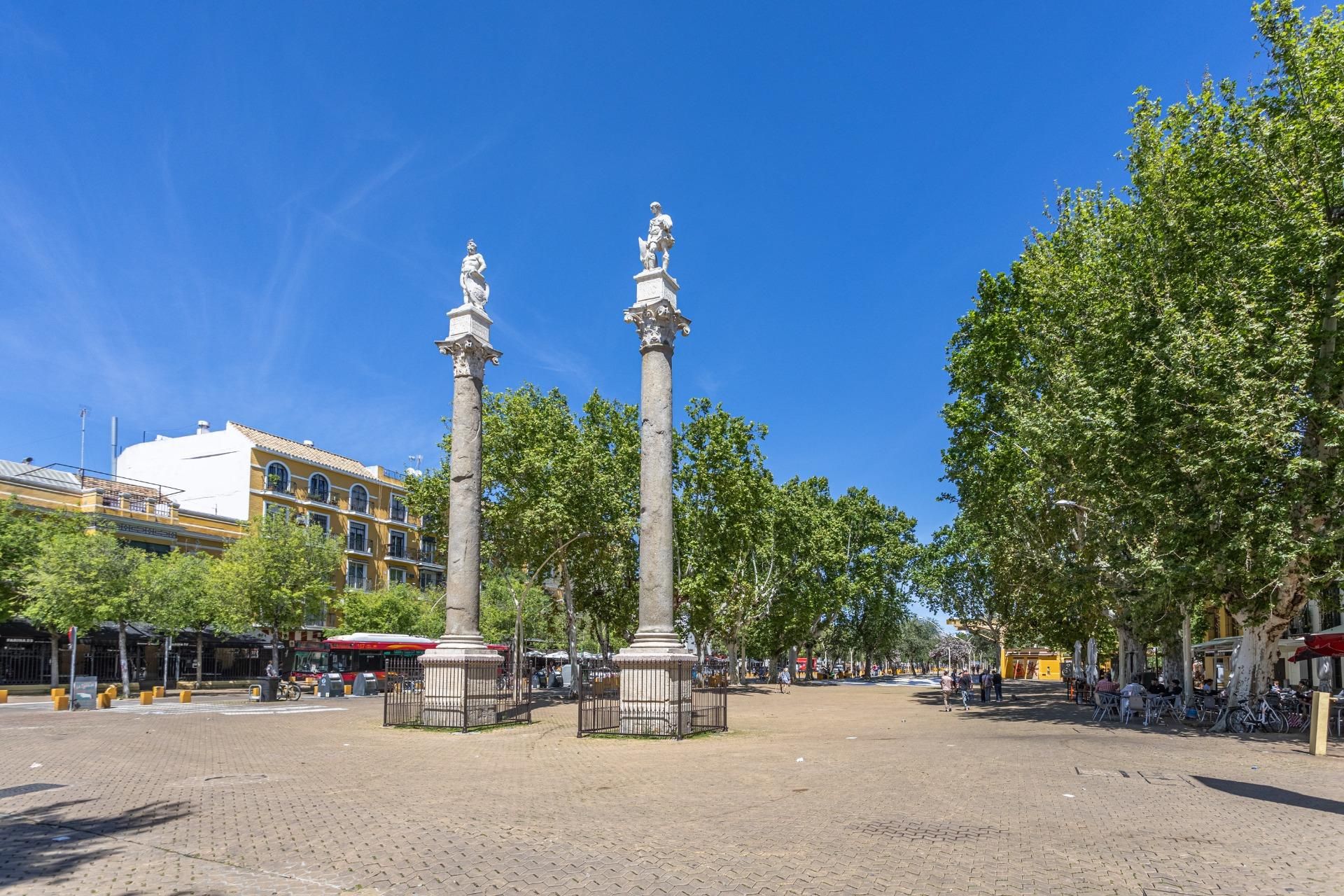 Exterior view of Apartment for sale in  Sevilla Capital  with Air Conditioner, Heating and Terrace