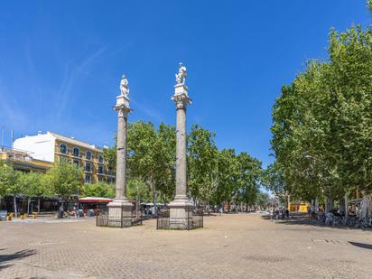 Außenansicht von Wohnungen zum verkauf in  Sevilla Capital mit Klimaanlage, Terrasse und Balkon