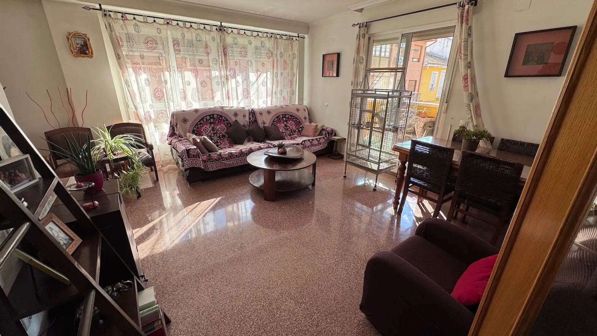 Sala d'estar de Casa adosada en venda en Villena amb Calefacció, Terrassa i Traster