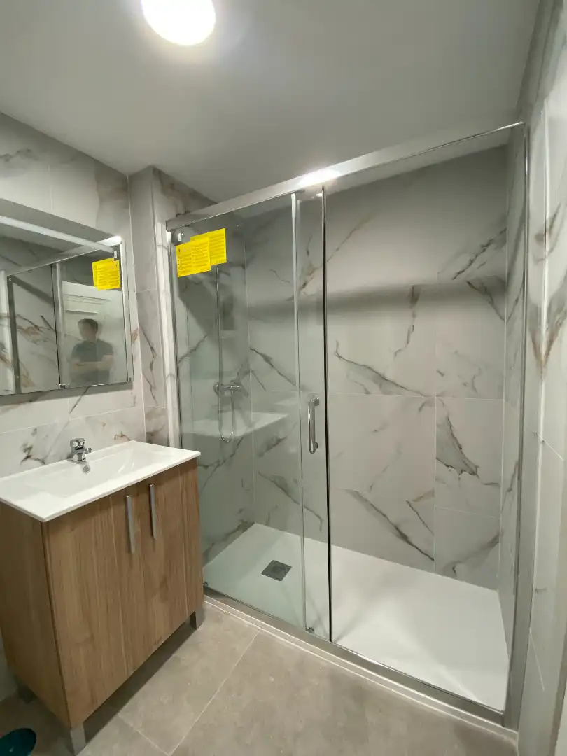 Baño de Piso en venta en Alicante / Alacant con Trastero, Horno y Microondas