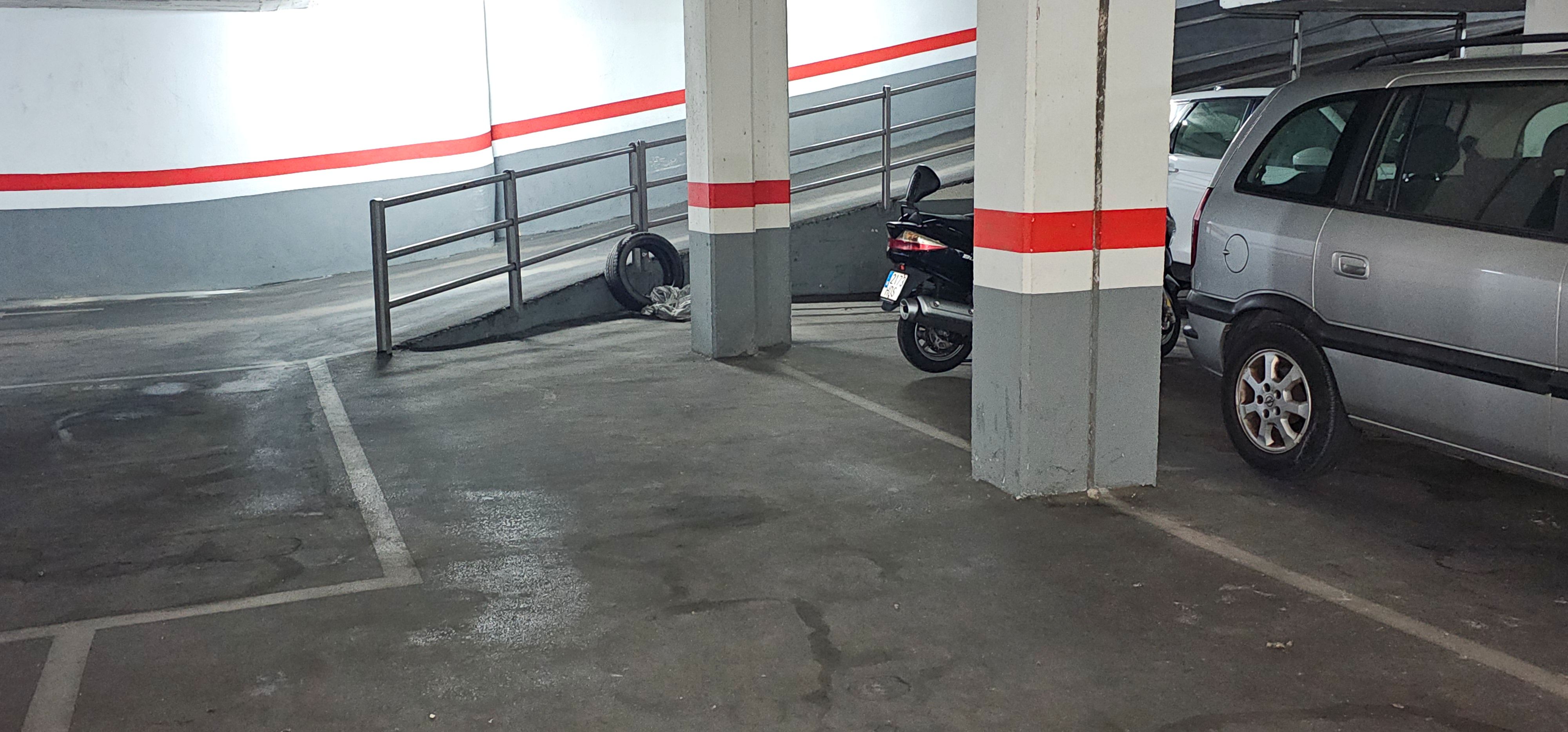 Aparcament de Garatge en venda en Cornellà de Llobregat