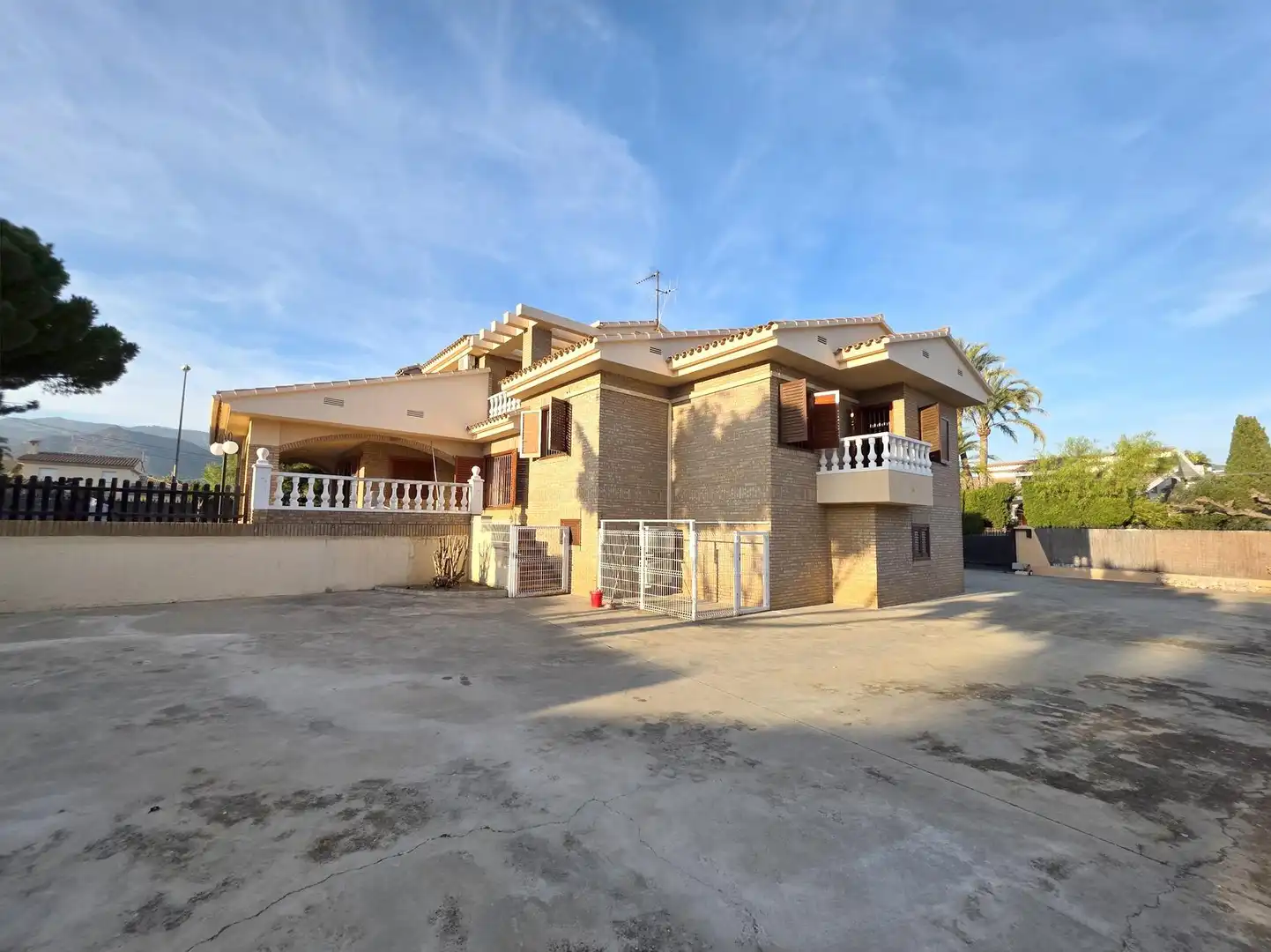 Vista exterior de Casa o chalet de alquiler en Benicasim / Benicàssim con Aire acondicionado, Jardín privado y Trastero