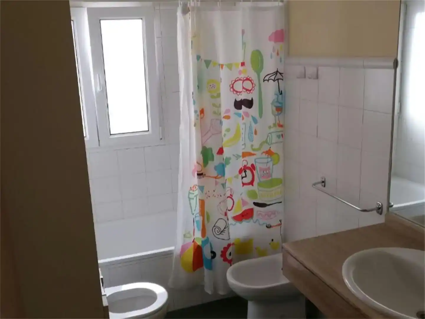 Bathroom of Flat for rent to own in Palencia  with Parquet flooring, Storage room and Furnished