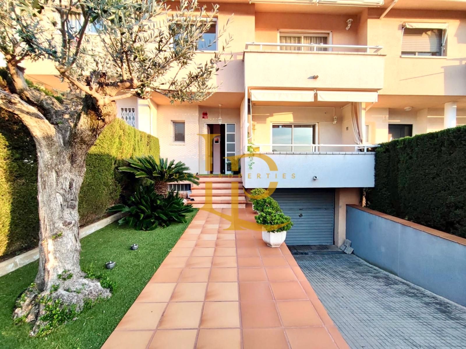 Casa adosada en venda a Olesa de Montserrat