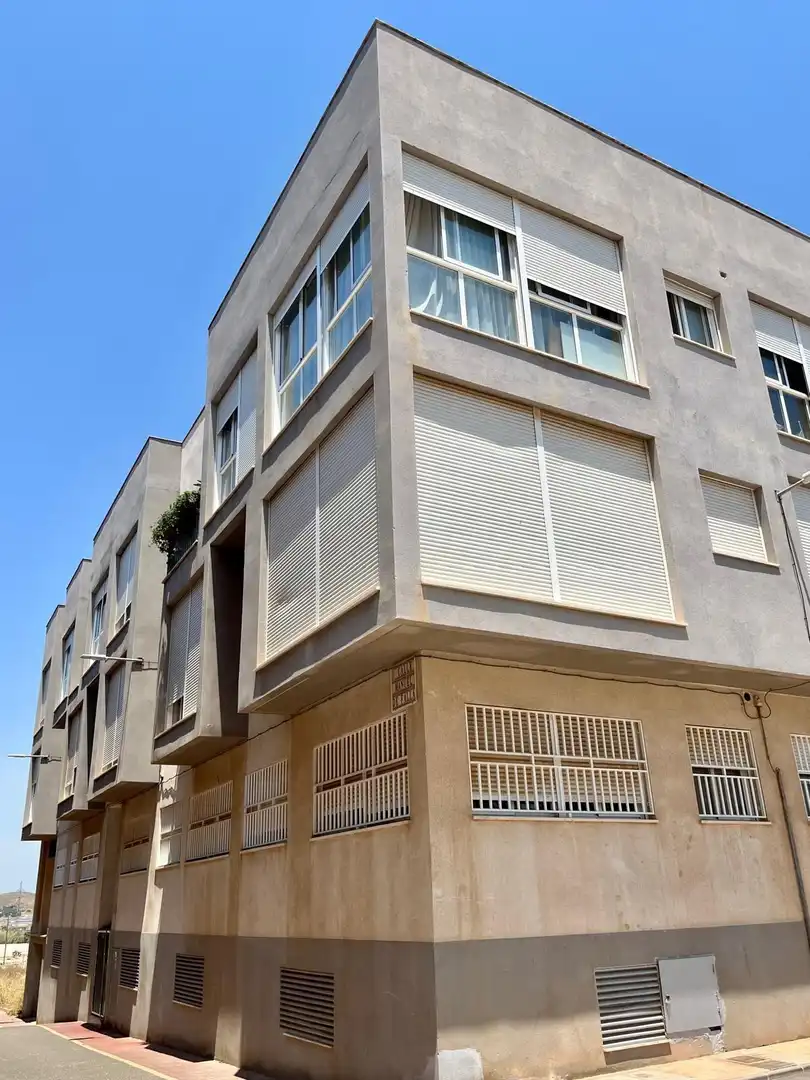 Vista exterior de Piso en venta en La Unión con Trastero y Balcón
