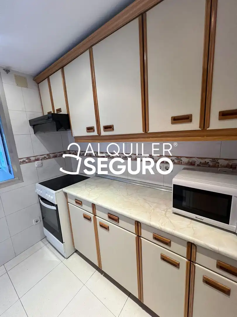 Cocina de Piso de alquiler en Madrid con Calefacción y Amueblado