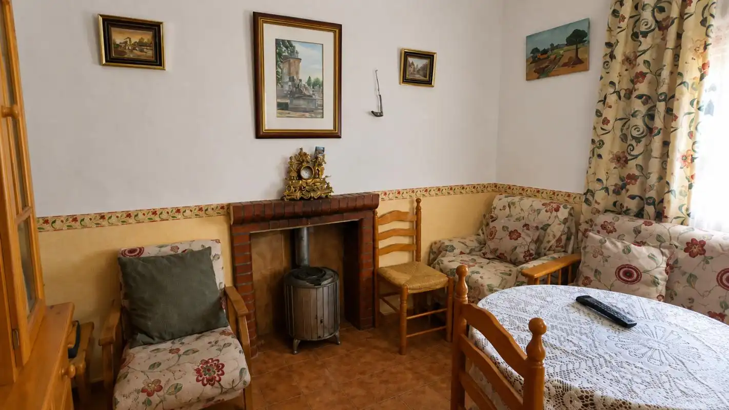 Sala de estar de Finca rústica en venta en Fuente el Fresno con Calefacción y Jardín privado