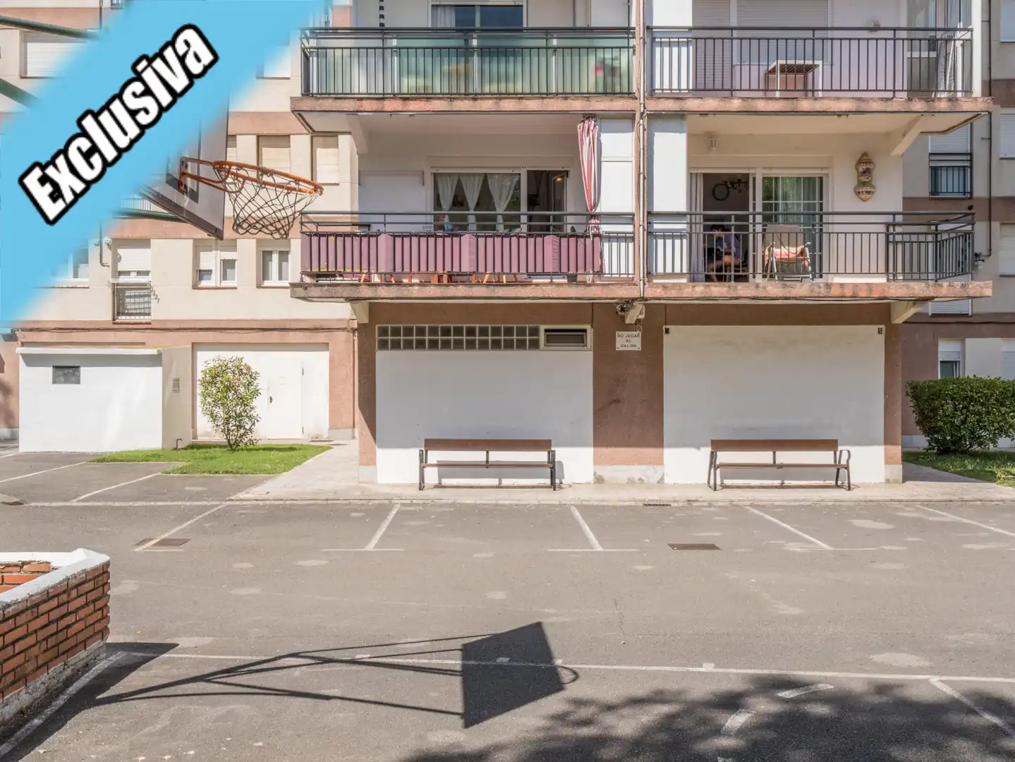 Aparcament de Pis en venda en Laredo amb Calefacció, Parquet i Terrassa