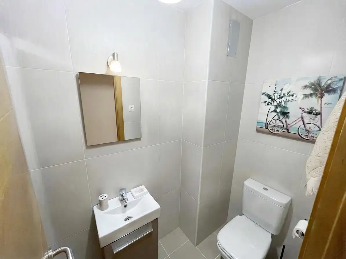 Baño de Piso en venta en Torrox con Terraza, Amueblado y Piscina comunitaria