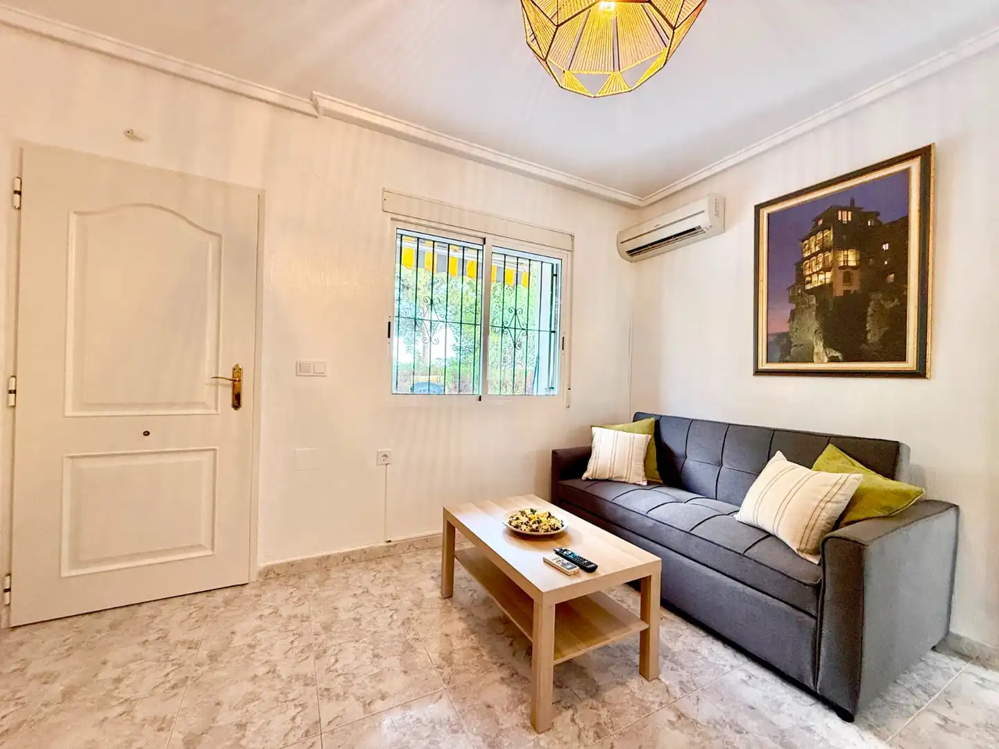 Sala de estar de Casa o chalet de alquiler en Torrevieja con Aire acondicionado, Terraza y Piscina