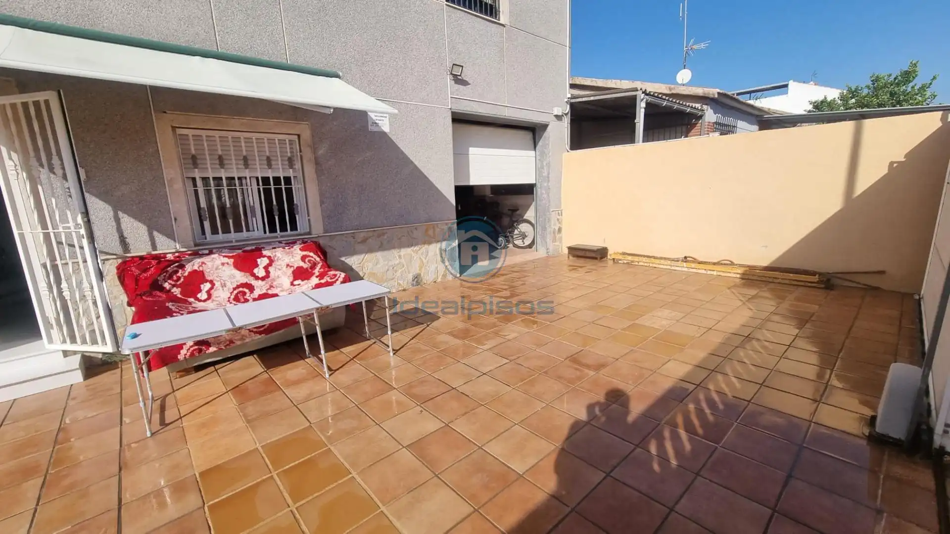 Terrassa de Casa o xalet en venda en Alicante / Alacant amb Aire condicionat, Jardí privat i Terrassa