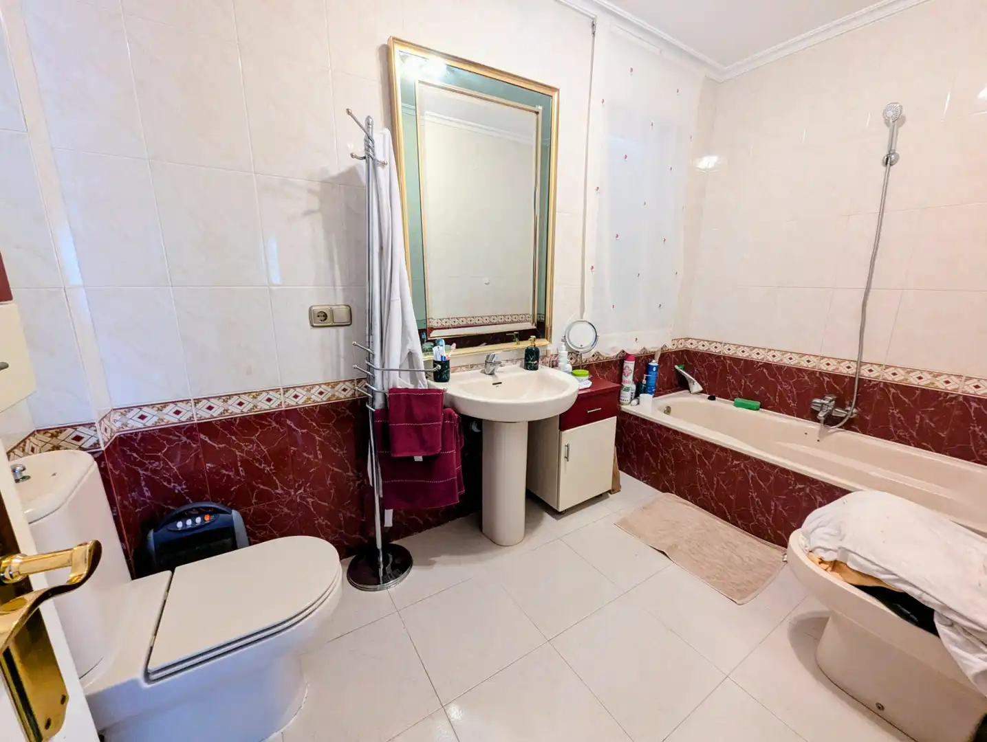 Bathroom of Houses for sale in Villamuriel de Cerrato  with Heating, Furnished and Balcony