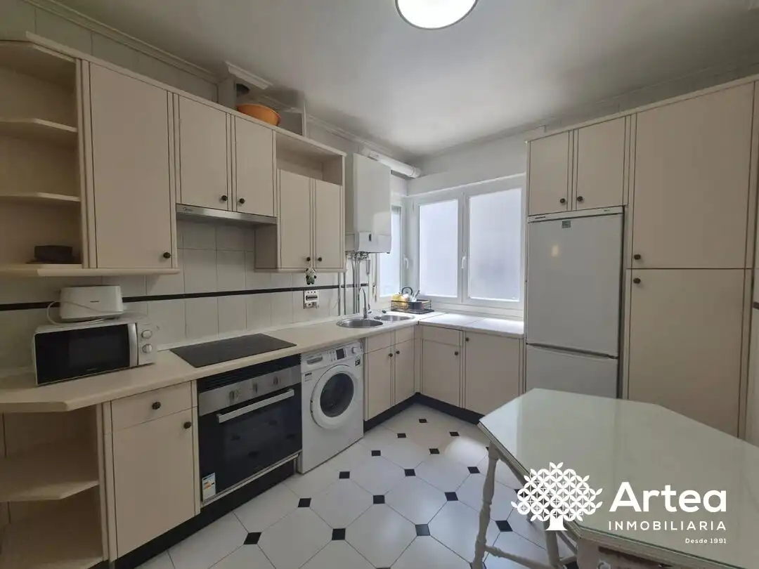 Kitchen of Flat for rent in Bilbao   with Heating, Oven and Washing machine