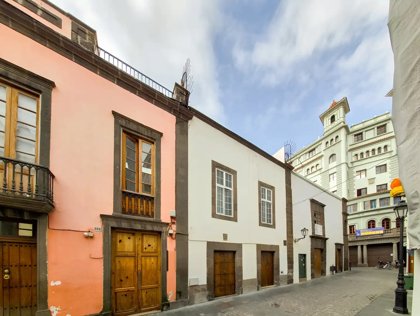 Vista exterior de Casa o xalet en venda en Las Palmas de Gran Canaria amb Terrassa, Traster i Moblat