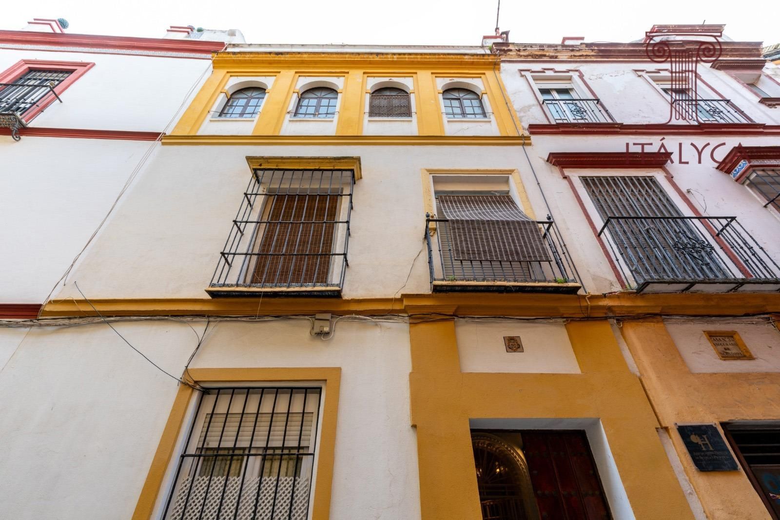 Vista exterior de Casa o xalet en venda en  Sevilla Capital amb Terrassa i Balcó