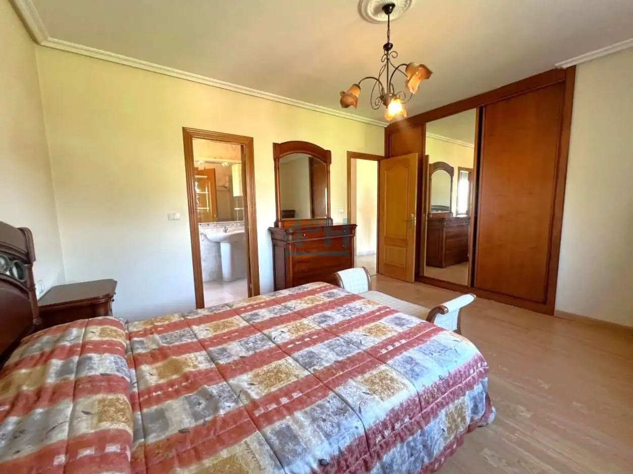 Habitación de Casa o chalet en venta en Barbadás con Calefacción, Jardín privado y Terraza