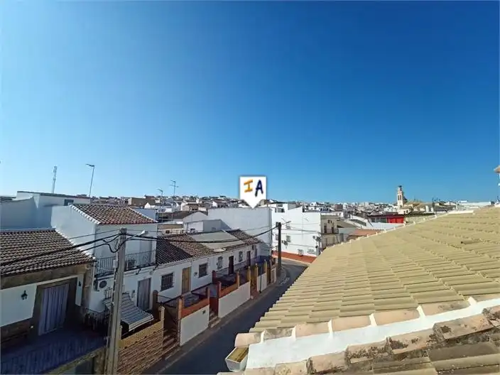 Vista exterior de Casa adosada en venta en Casariche con Terraza, Trastero y Alarma