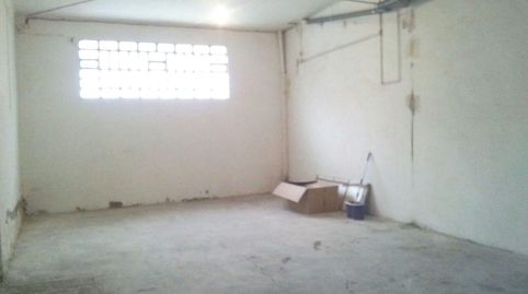 Se alquila local de 80 m², situado en zona céntrica de Zuera. Local con buena iluminación, provisto de tomas de electricidad. Usos, imatge 2