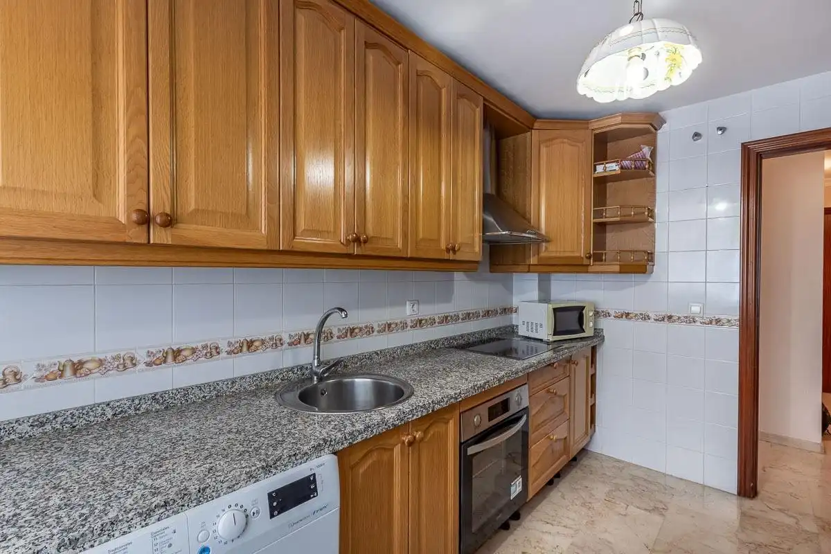 Küche von Wohnung zur Miete in Granada mit Heizung und Balkon