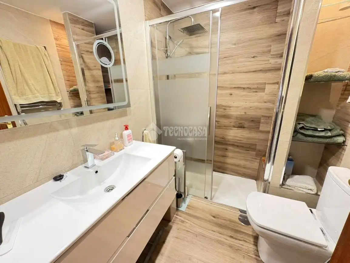 Baño de Piso en venta en Madrid con Aire acondicionado, Parquet y Piscina comunitaria