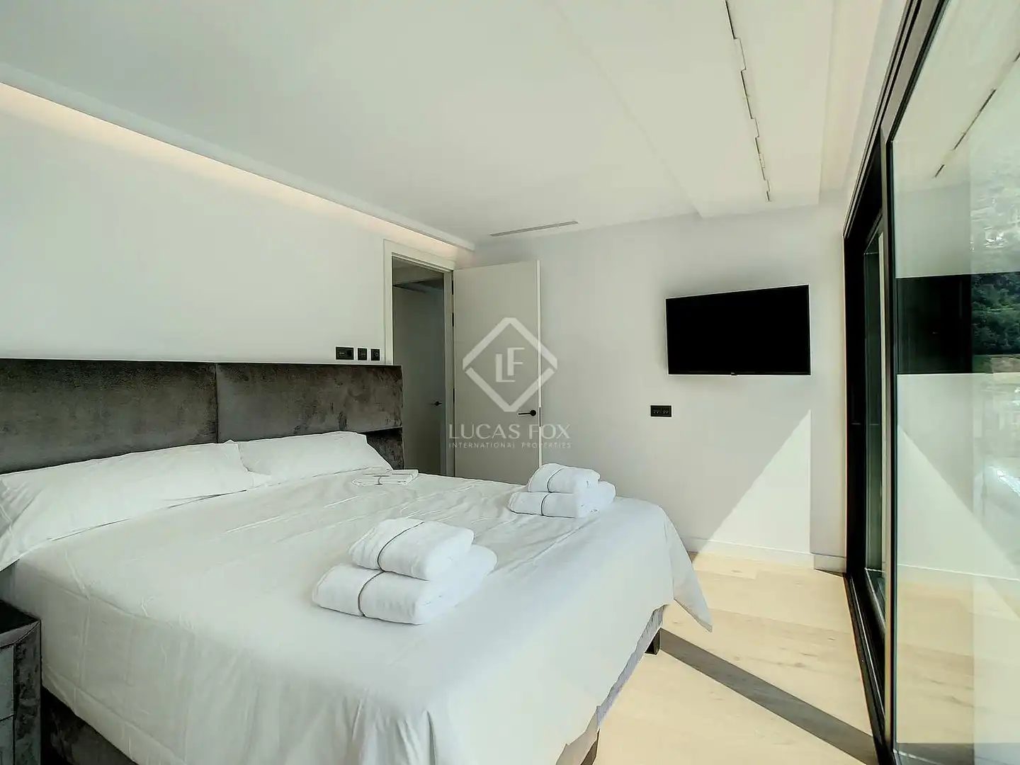 Bedroom of Attic for sale in Madrid  with Air Conditioner, Heating and Terrace