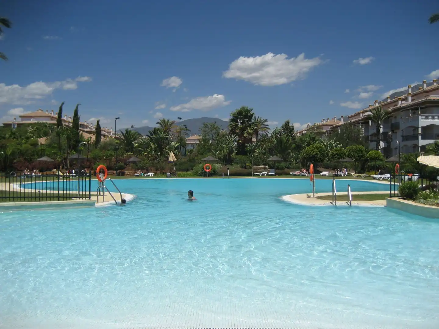 Piscina de Apartament de lloguer en Marbella amb Aire condicionat, Moblat i Piscina comunitària