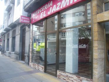 Local comercial en venda a Calle Jose Mº pereda