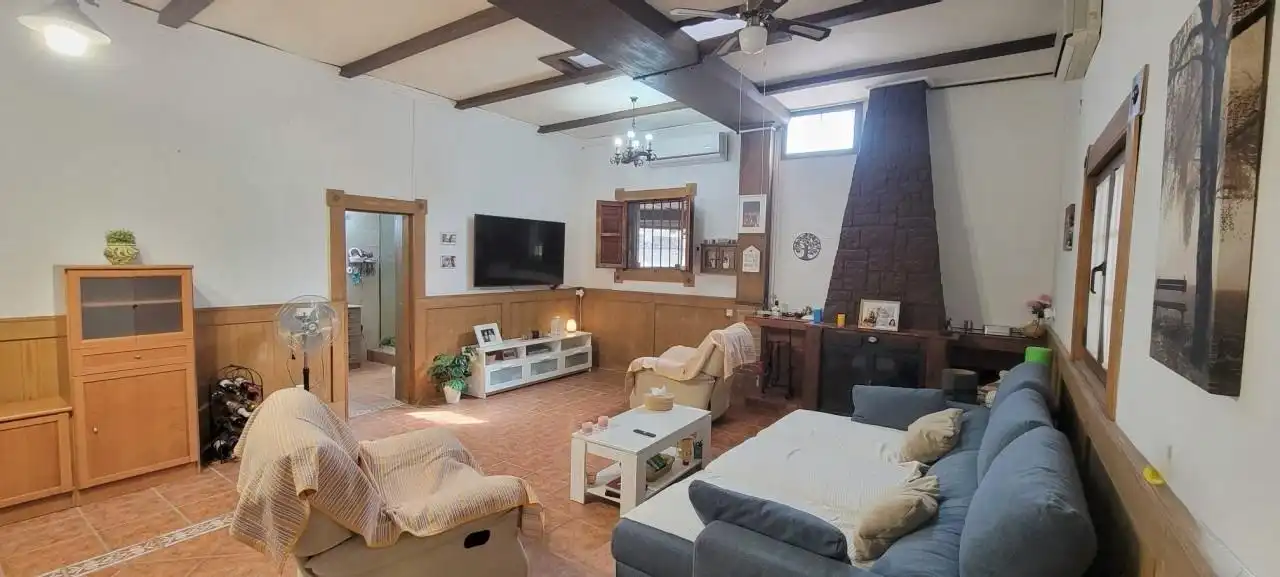 Sala d'estar de Finca rústica en venda en Pizarra amb Aire condicionat, Calefacció i Piscina
