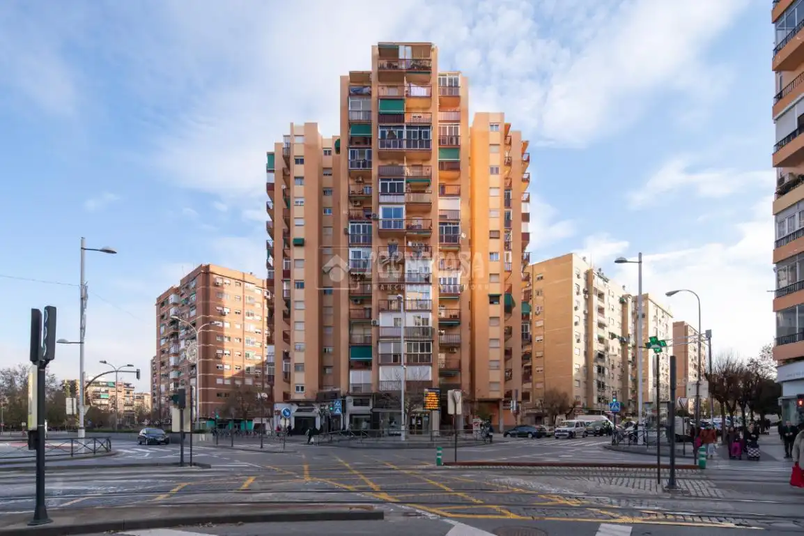 Geschaftsraum zur Miete in Av. de América, Barrio de Zaidín