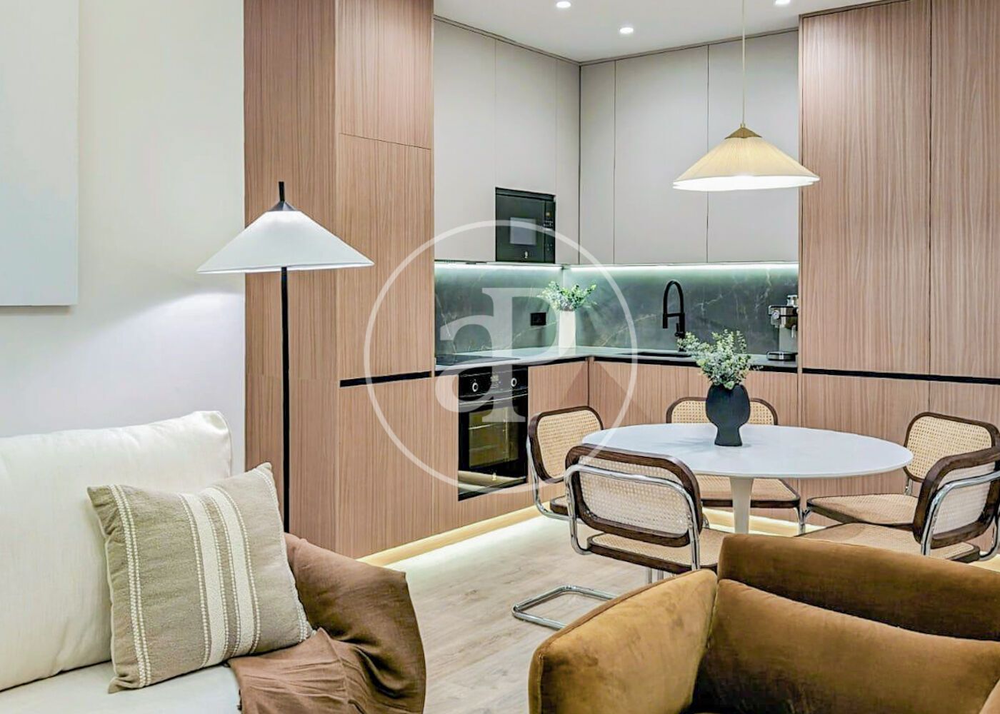 Sala d'estar de Pis en venda en  Madrid Capital amb Aire condicionat, Calefacció i Moblat