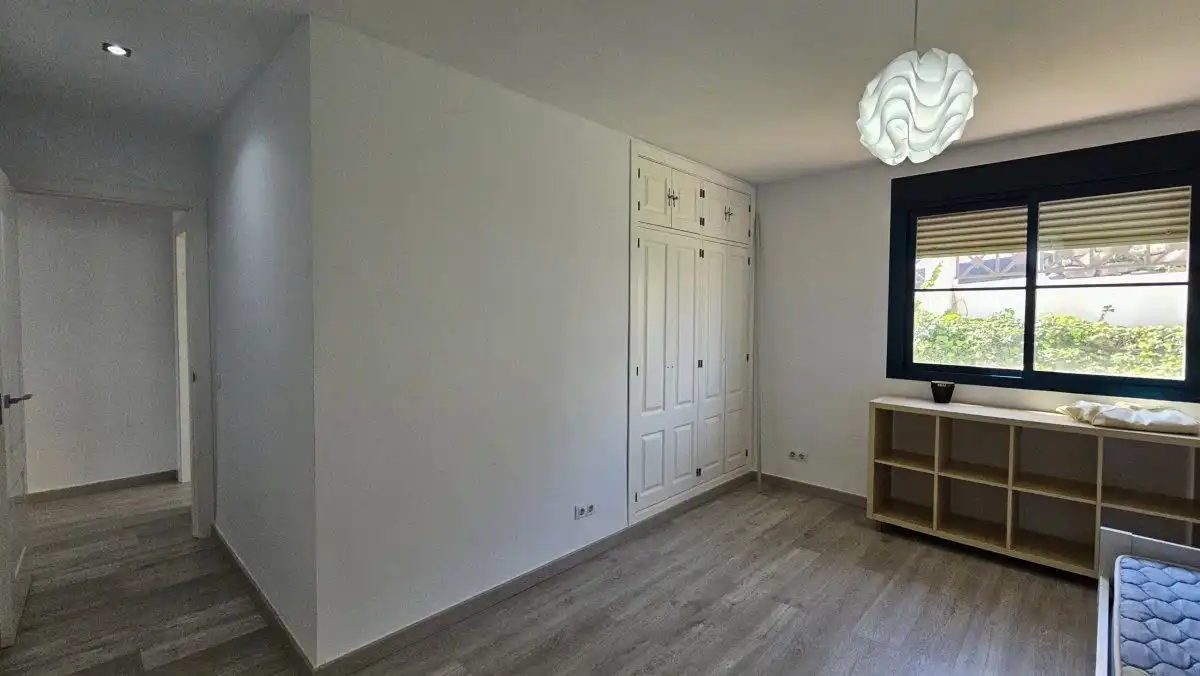 Schlafzimmer von Wohnungen zum Verkauf in La Alcaidesa mit Klimaanlage, Heizung und Terrasse