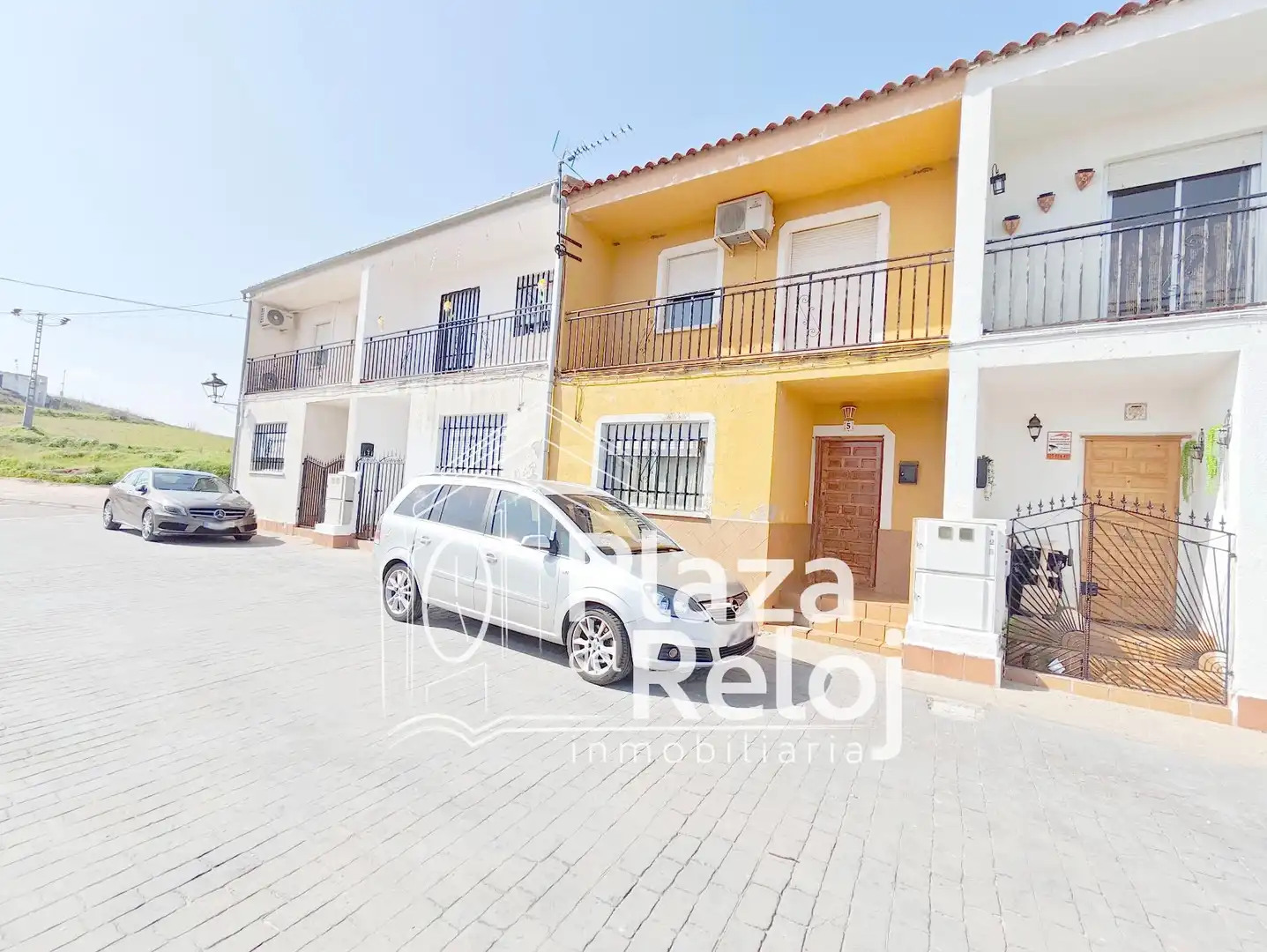 Vista exterior de Casa adosada en venda en Las Herencias amb Balcó