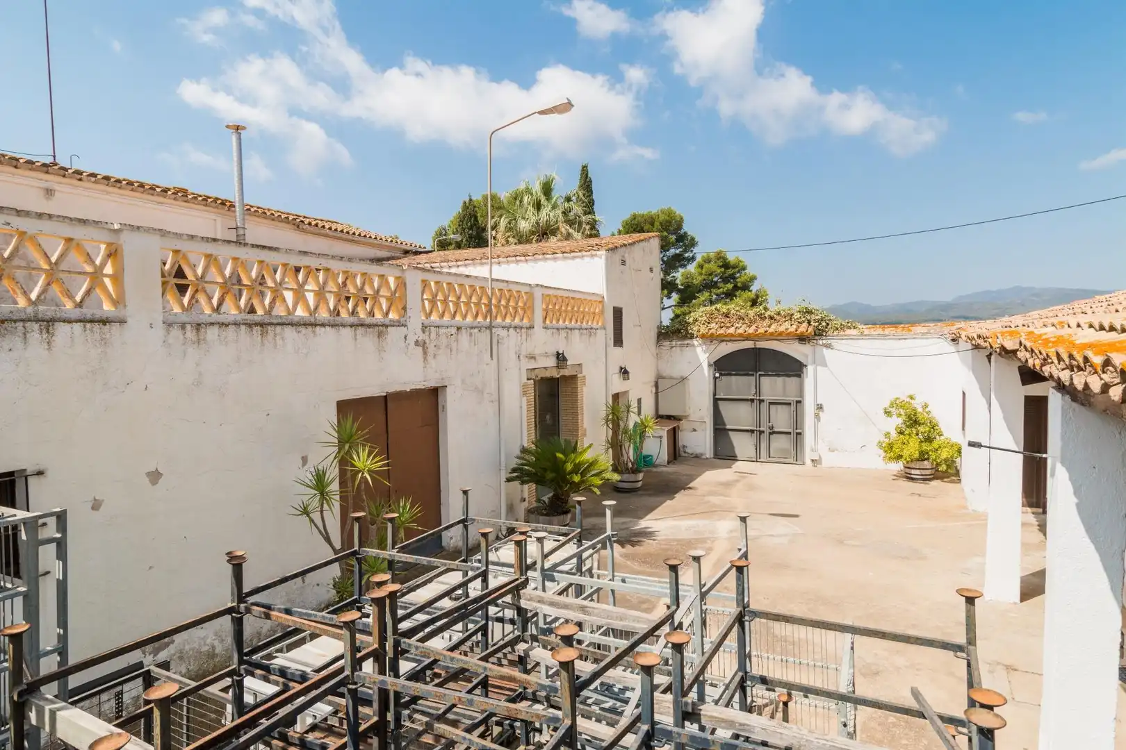 Vista exterior de Finca rústica en venda en Castellet i la Gornal amb Calefacció, Jardí privat i Terrassa