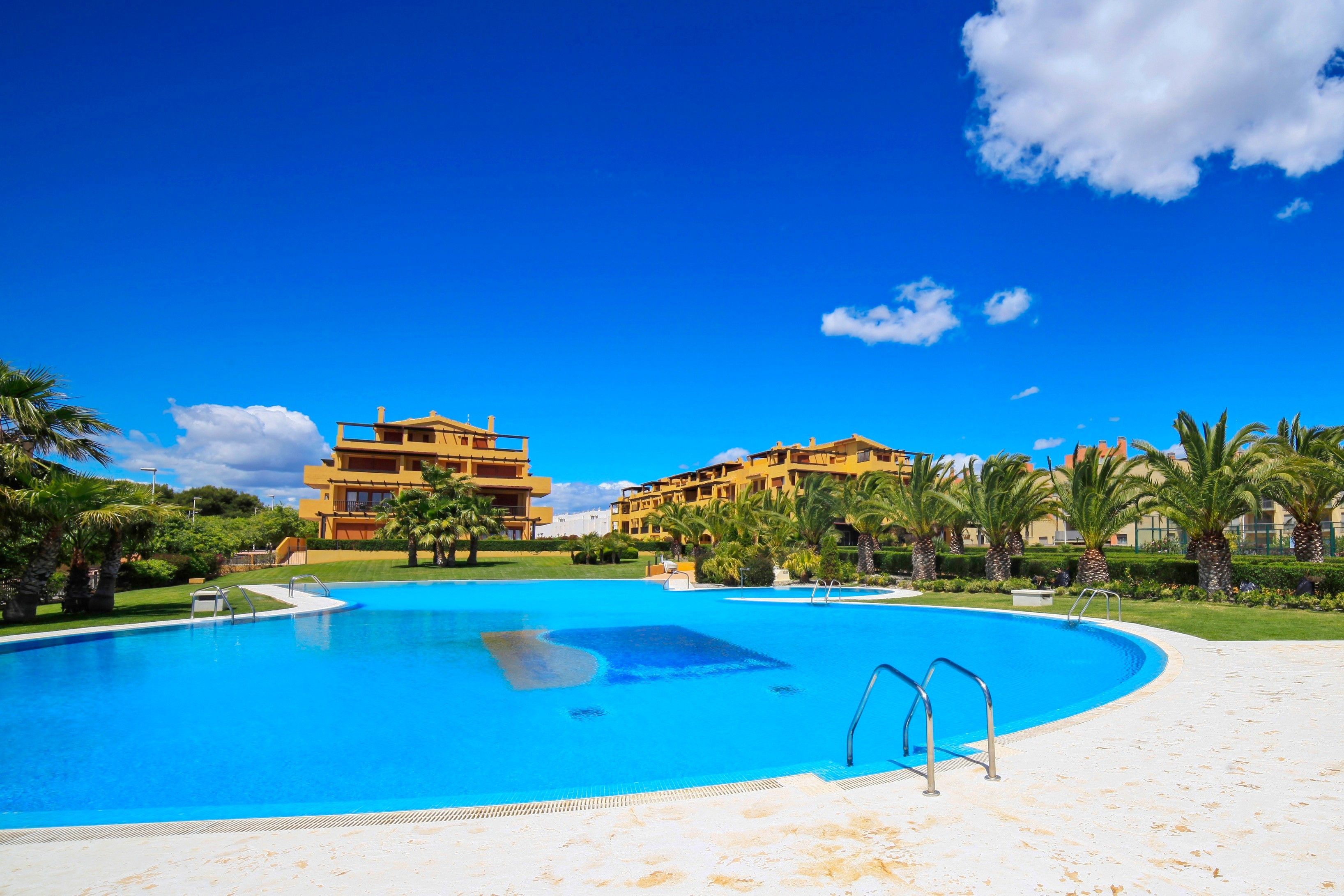 Piscina de Apartament en venda en Alcalà de Xivert amb Aire condicionat, Calefacció i Jardí privat